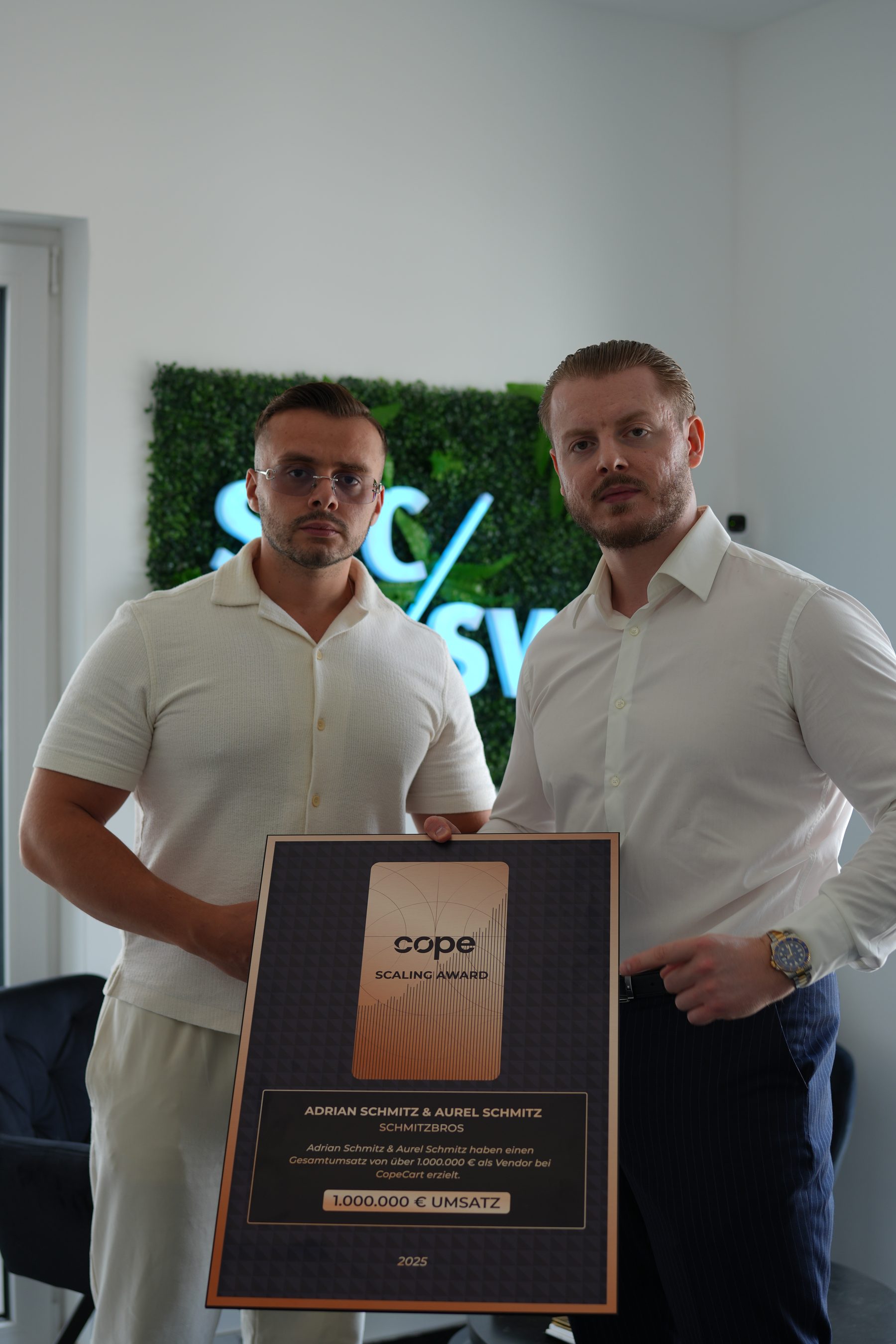 Adrian und Aurel Schmitz, Gründer SchmitzBros, mit dem Cope Scaling Award für 1 Million Euro Umsatz